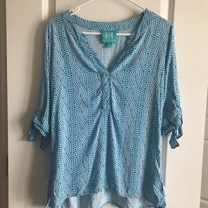 Escapada Blue and white top